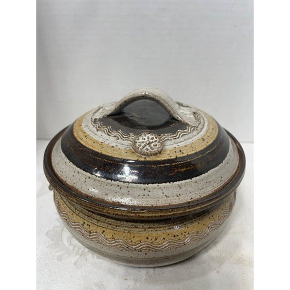 Hobbiest Covered Pottery Dish  6" wide 3" high 5" to top of cover when on Brown/ - Picture 8 of 10